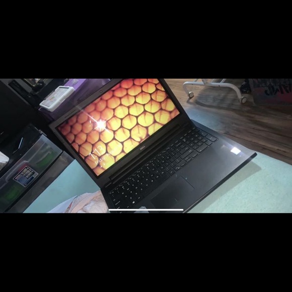 Laptop - Picture 2 of 4